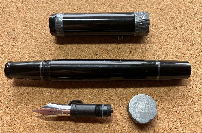 ペン先は回転式